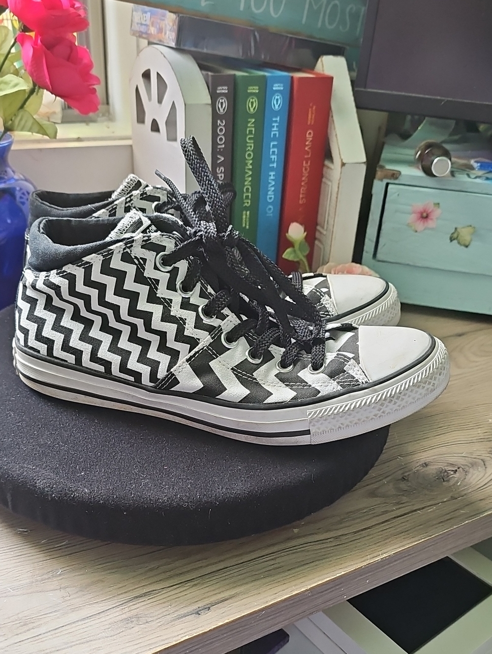 Women's Converse Black and White Zigzag High-Tops Size 10